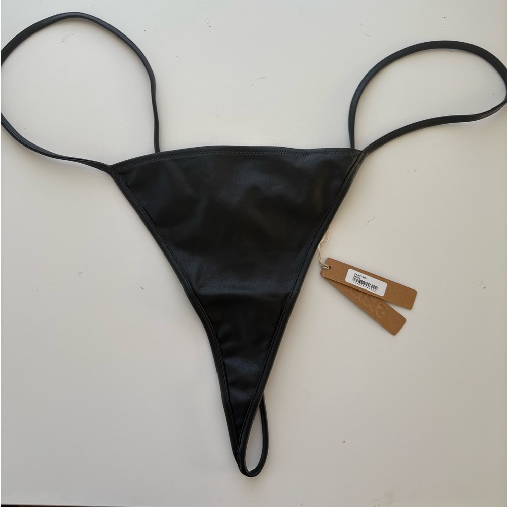 SKIMS faux leather “STRING THONG” In shade: ONYX. Size: 4XL